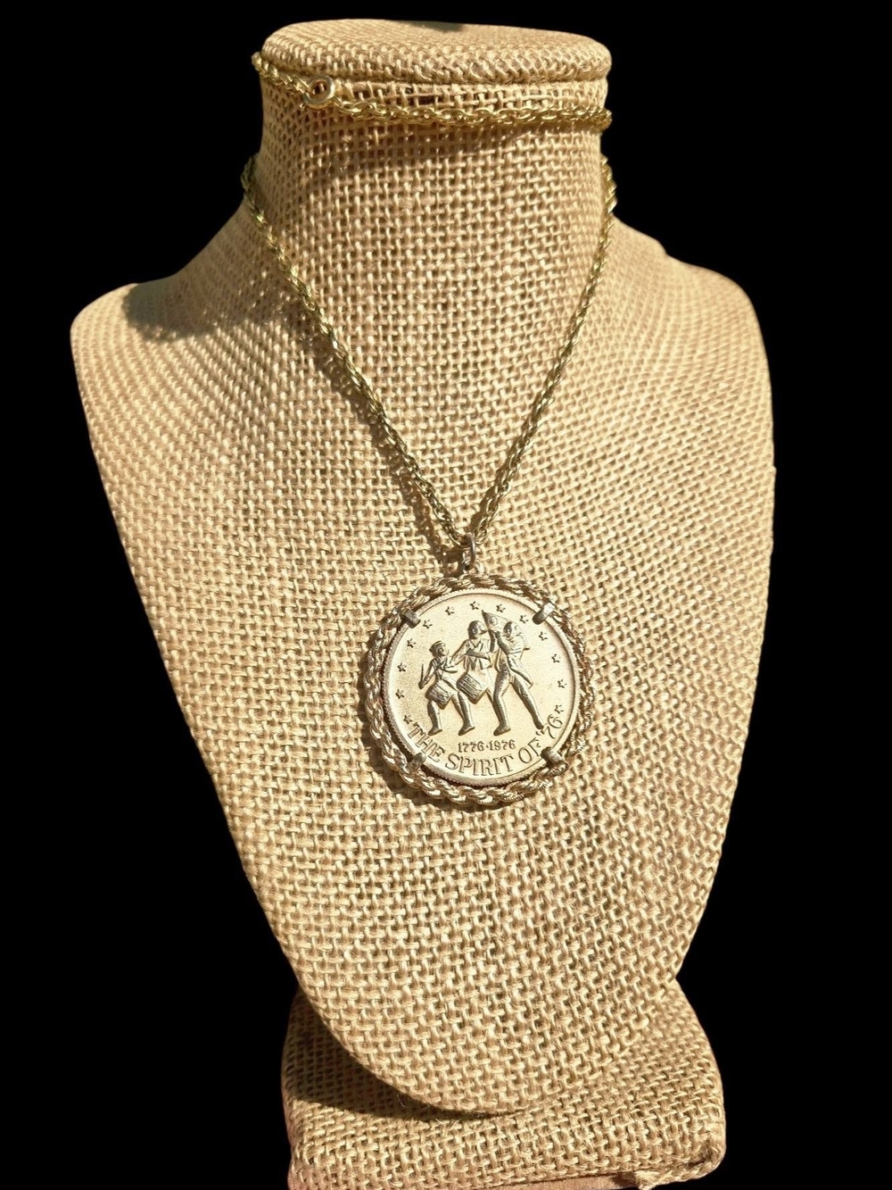Vintage 1976 Spirit of '76 Bicentennial Pendant Necklace